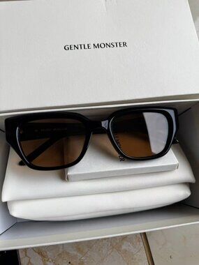 GENTLE MONSTER NABI Sunglasses - Black / Brown Tint
